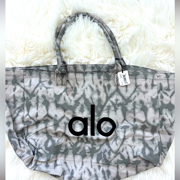 ALO Yoga Handbags - Alo Tote
